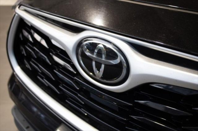 used 2020 Toyota Highlander car, priced at $26,210