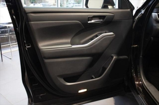 used 2020 Toyota Highlander car, priced at $26,210