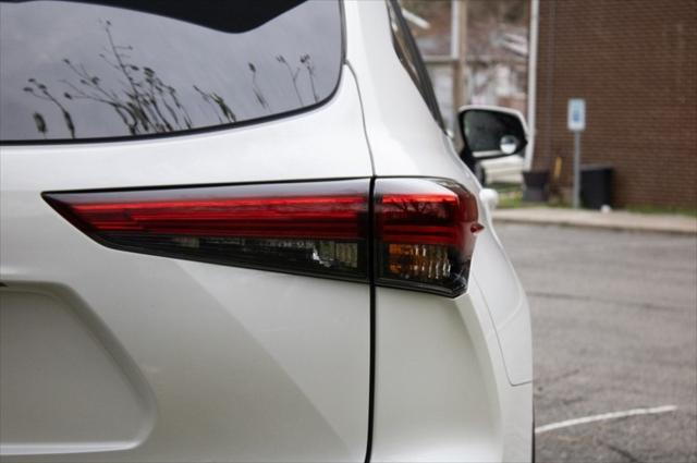 used 2023 Toyota Highlander car, priced at $34,885