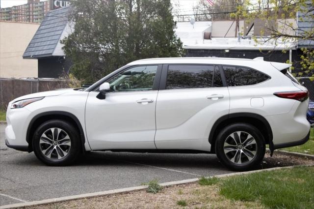 used 2023 Toyota Highlander car, priced at $34,885