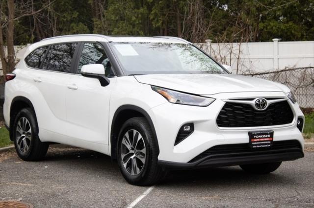 used 2023 Toyota Highlander car, priced at $34,885
