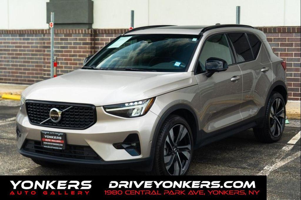 used 2023 Volvo XC40 car, priced at $29,905