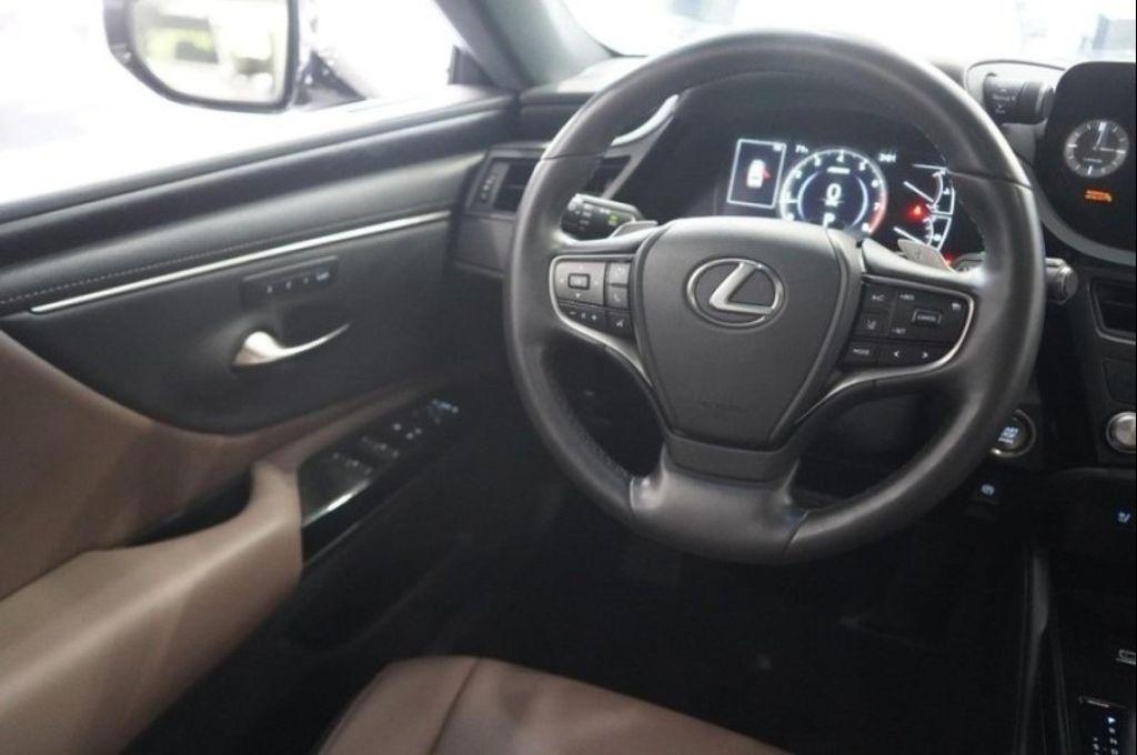 used 2023 Lexus ES 250 car, priced at $25,350