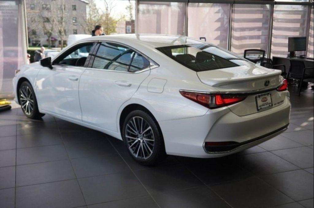 used 2023 Lexus ES 250 car, priced at $25,350
