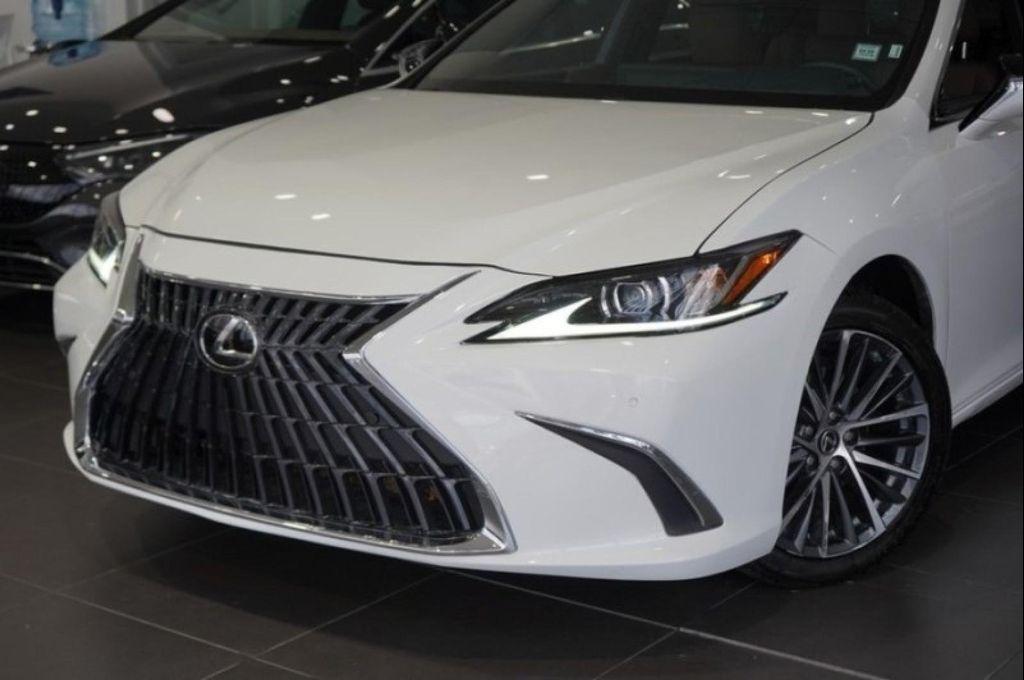 used 2023 Lexus ES 250 car, priced at $25,350