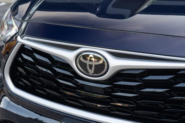 used 2021 Toyota Highlander car, priced at $28,205