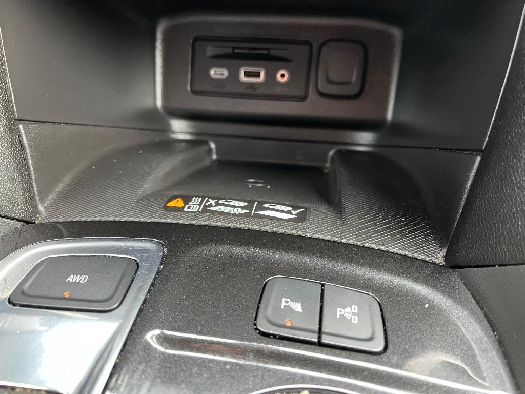 used 2023 Chevrolet Equinox car, priced at $26,995