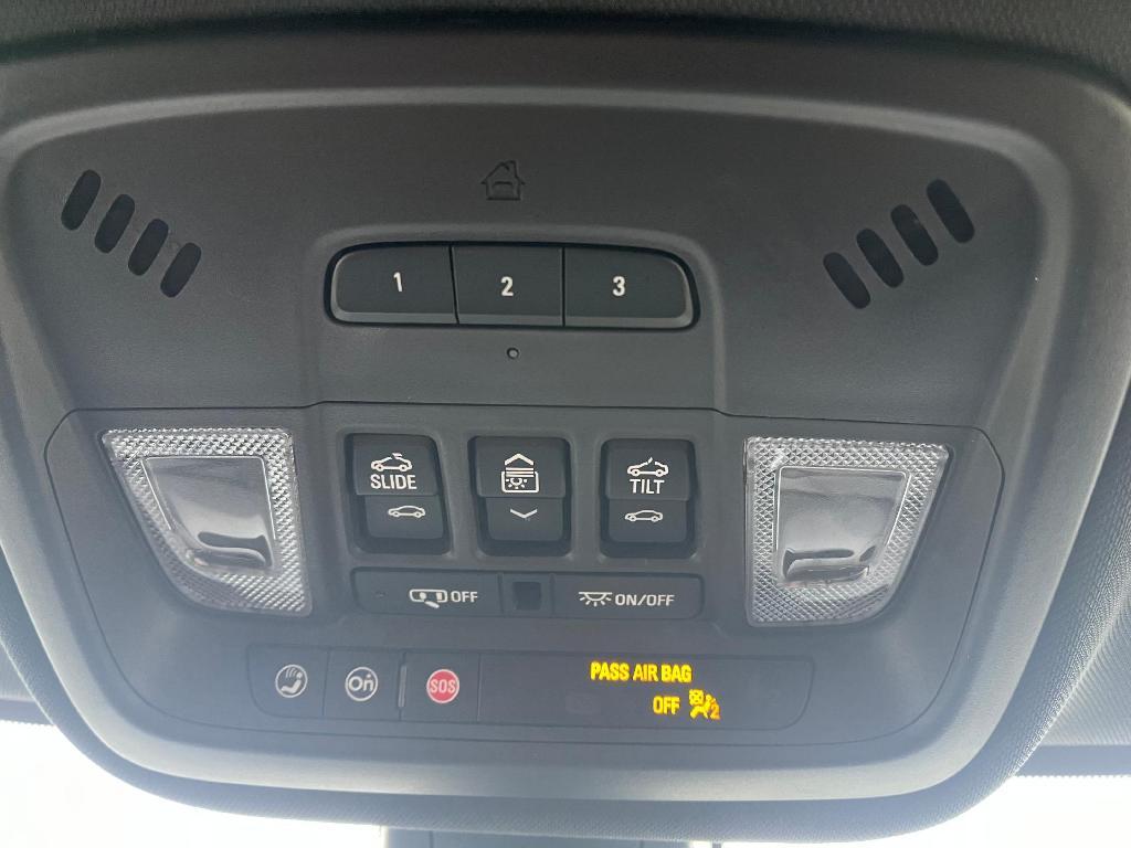 used 2023 Chevrolet Traverse car, priced at $35,989