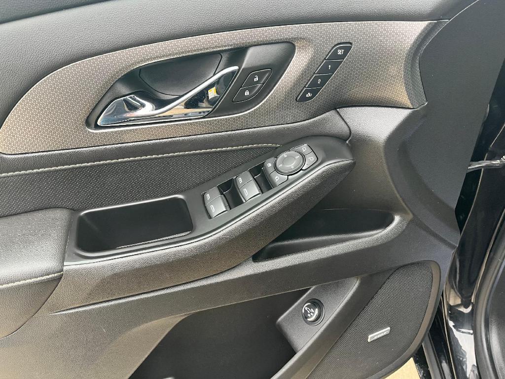 used 2023 Chevrolet Traverse car, priced at $35,989