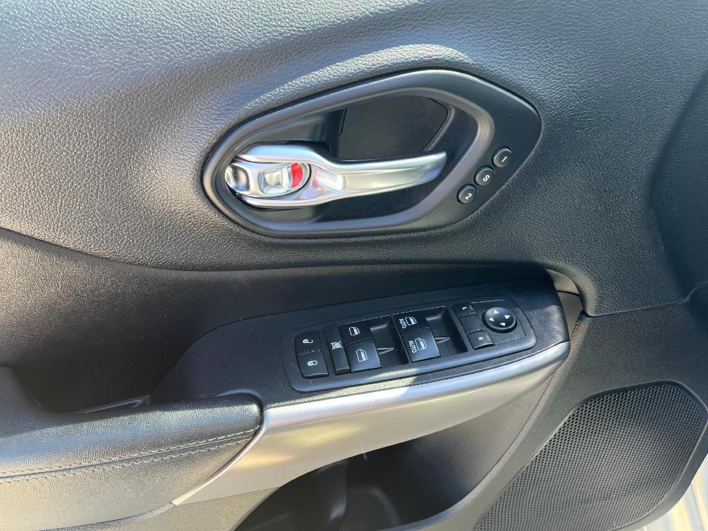used 2019 Jeep Cherokee car, priced at $19,999