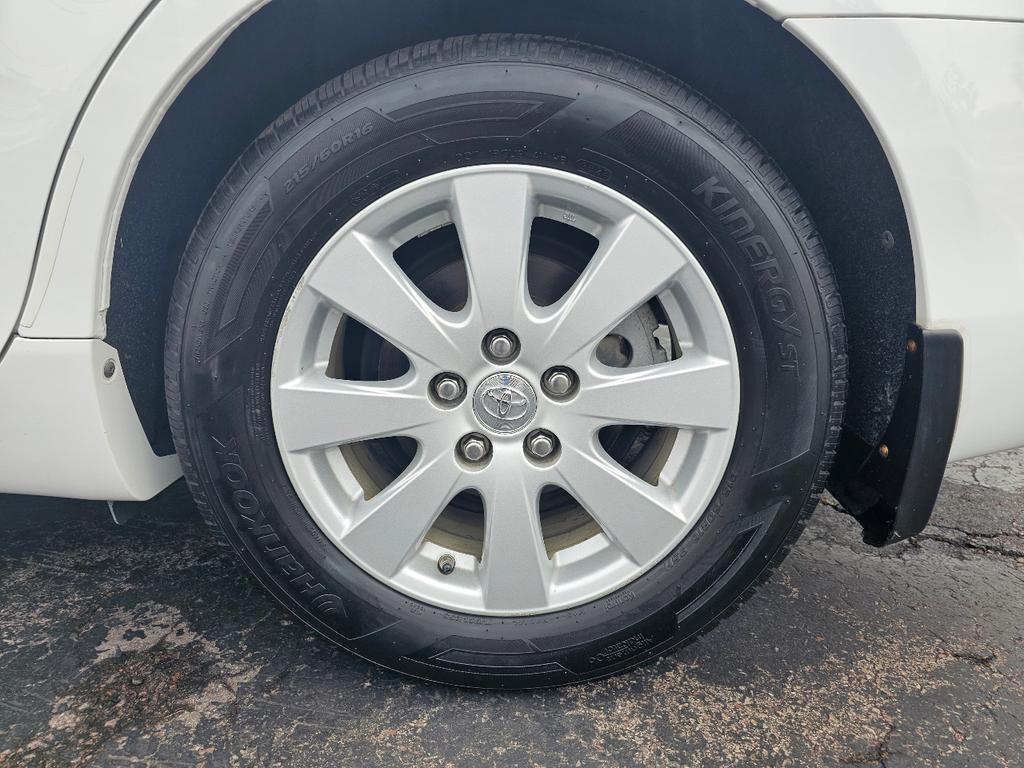 used 2009 Toyota Camry Hybrid car, priced at $9,995