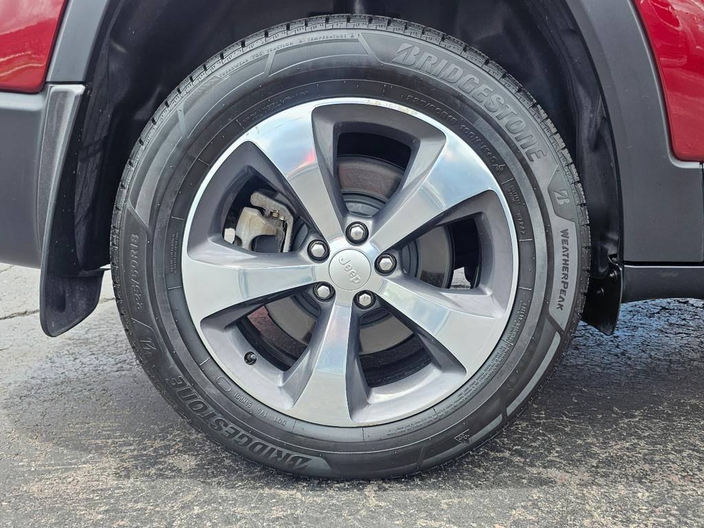 used 2020 Jeep Cherokee car, priced at $18,995
