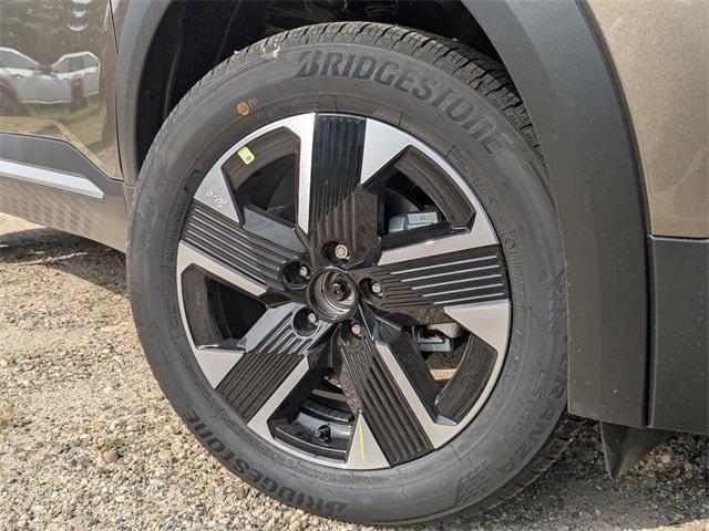 new 2025 Nissan Kicks car, priced at $27,903