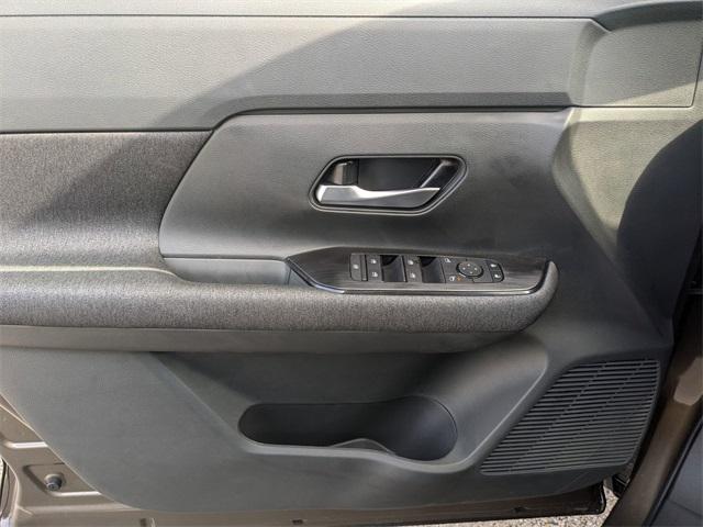 new 2025 Nissan Kicks car, priced at $27,903