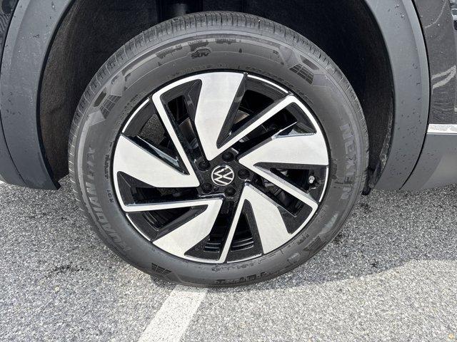 new 2025 Volkswagen Atlas car, priced at $46,801