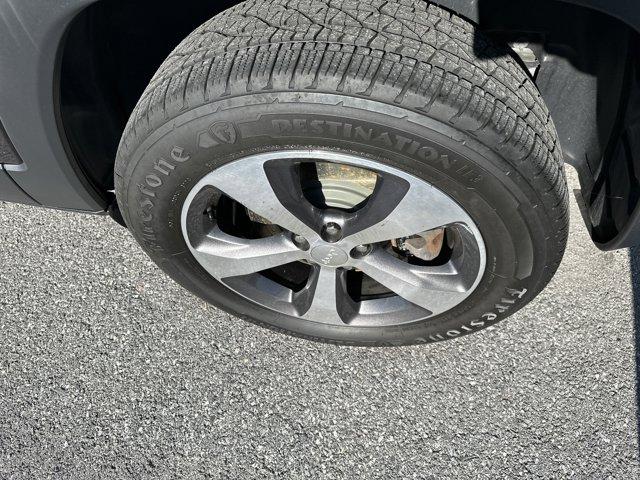 used 2019 Jeep Cherokee car, priced at $17,482