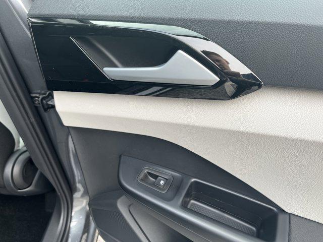 new 2025 Volkswagen Taos car