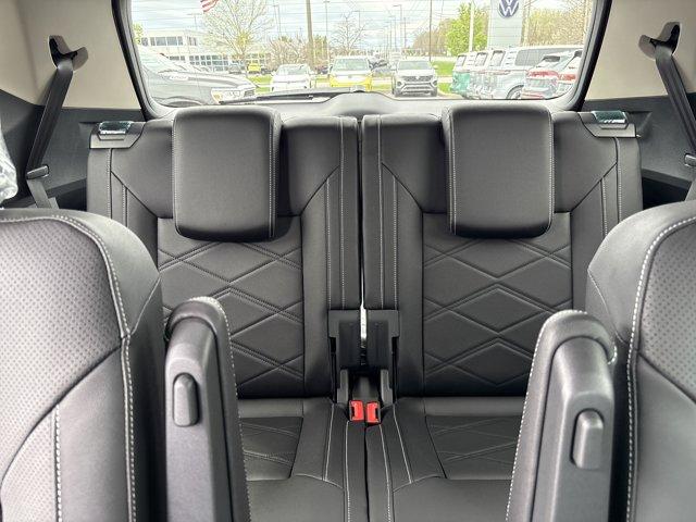 new 2025 Volkswagen Atlas car, priced at $43,318