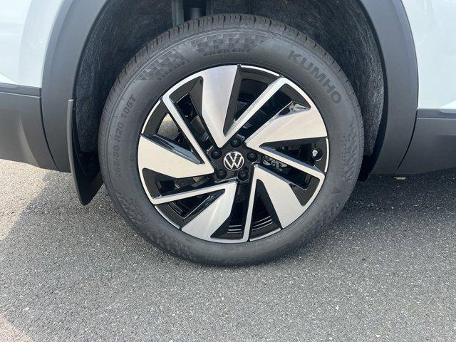 new 2024 Volkswagen Atlas car, priced at $42,653