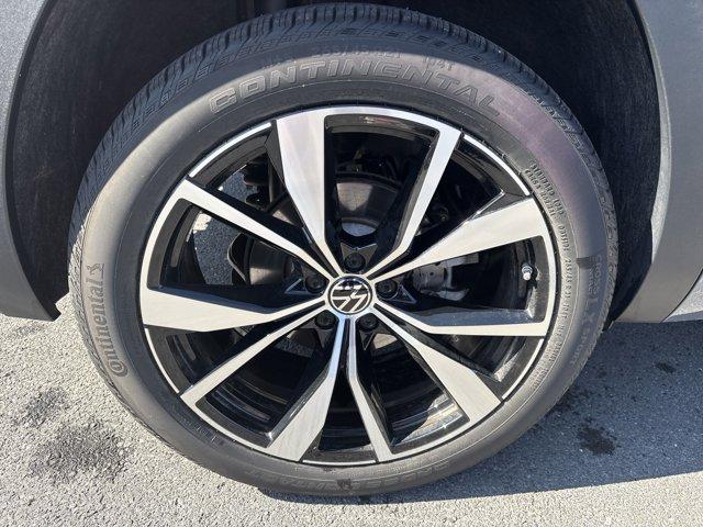 new 2025 Volkswagen Atlas Cross Sport car, priced at $51,601