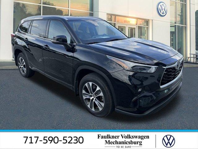 used 2022 Toyota Highlander car, priced at $33,289