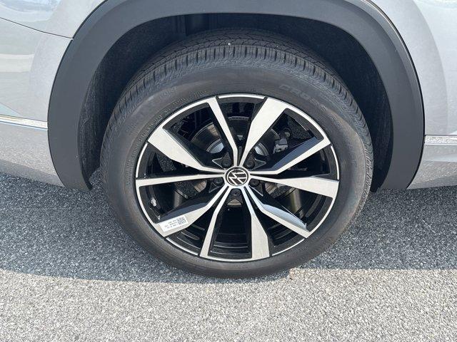 new 2025 Volkswagen Atlas car, priced at $52,640