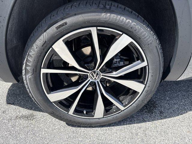 new 2025 Volkswagen Atlas car, priced at $51,640