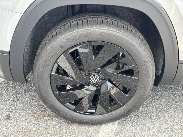 new 2025 Volkswagen Atlas car, priced at $43,327