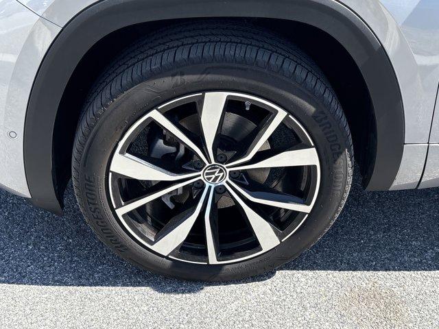 used 2024 Volkswagen Atlas car, priced at $45,132