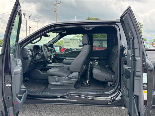 new 2025 Ford F-150 car, priced at $44,000