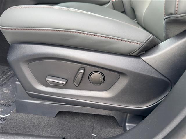 new 2025 Ford Explorer car, priced at $40,977