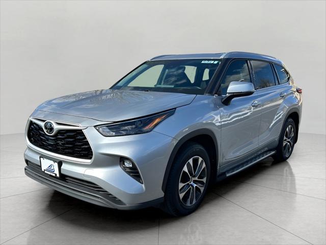 used 2022 Toyota Highlander car, priced at $32,569