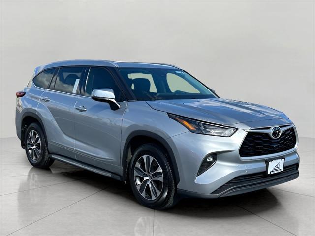 used 2022 Toyota Highlander car, priced at $32,569