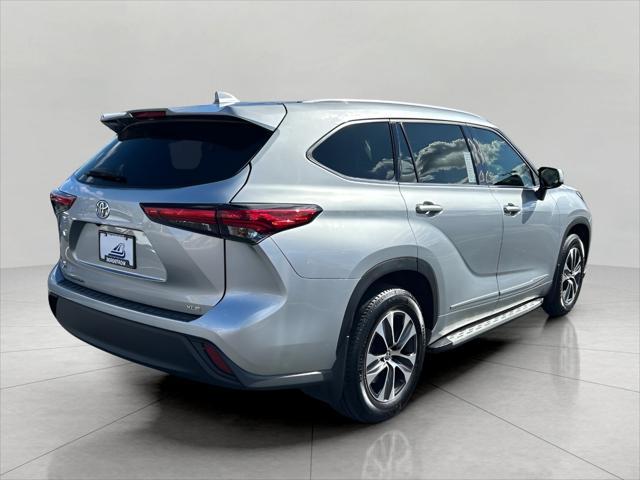 used 2022 Toyota Highlander car, priced at $32,569