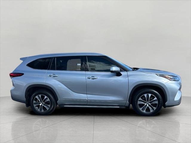 used 2022 Toyota Highlander car, priced at $32,569