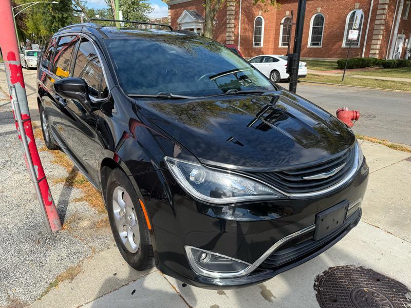 used 2018 Chrysler Pacifica Hybrid car, priced at $12,495