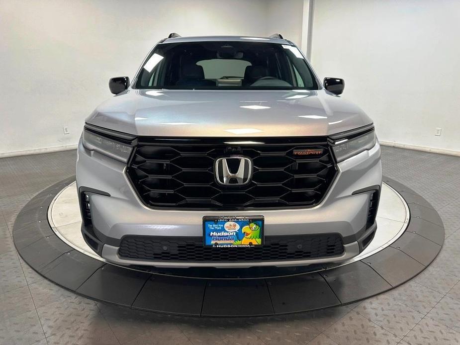 new 2025 Honda Pilot car, priced at $50,795