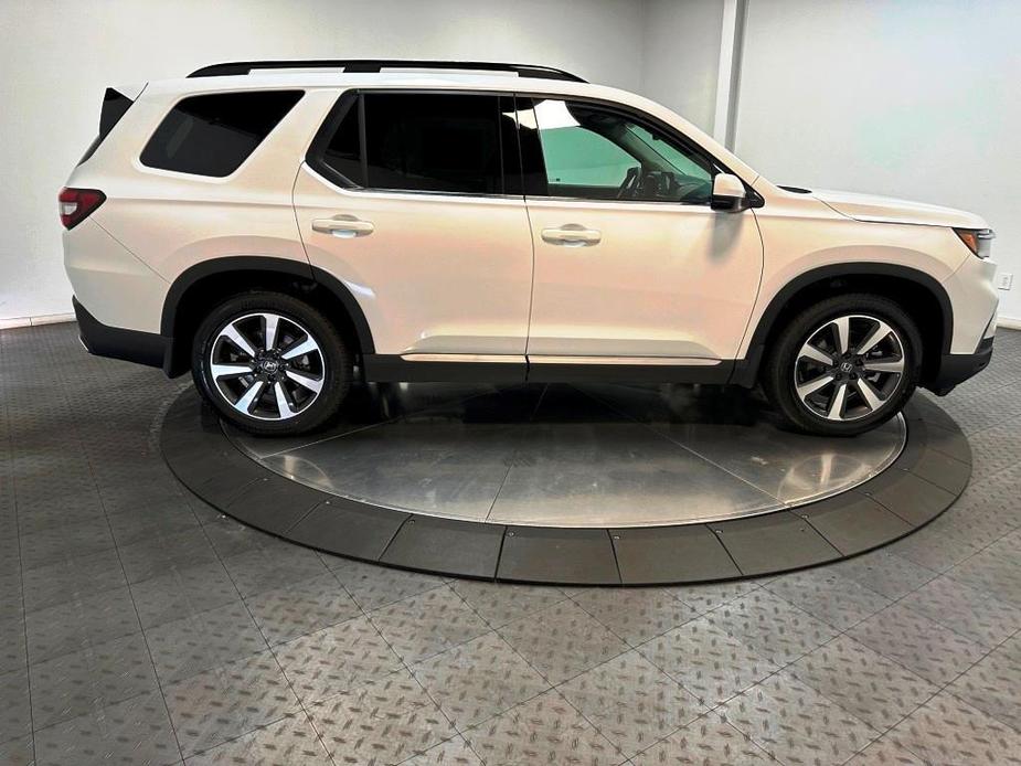 new 2025 Honda Pilot car, priced at $52,440