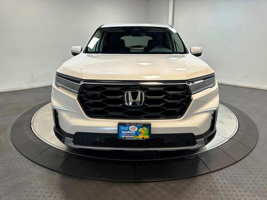 new 2025 Honda Pilot car, priced at $48,180