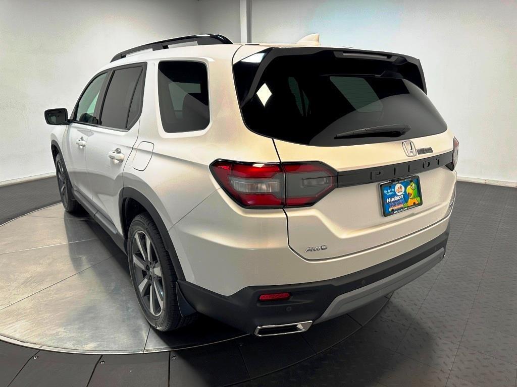 new 2025 Honda Pilot car, priced at $48,300