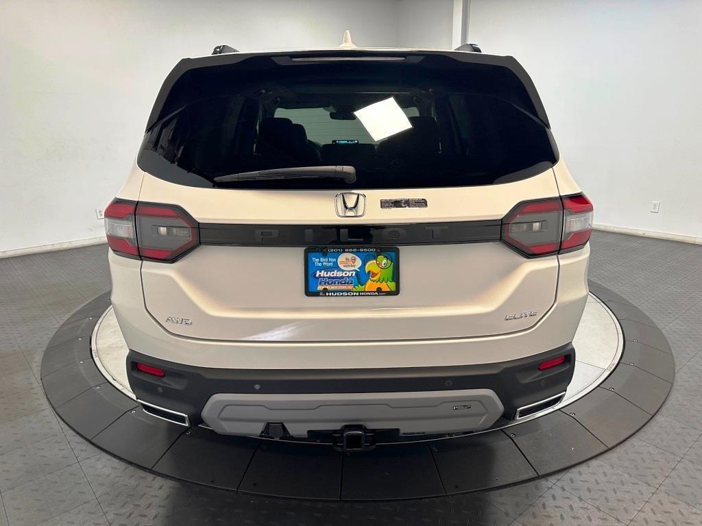 new 2025 Honda Pilot car, priced at $54,985
