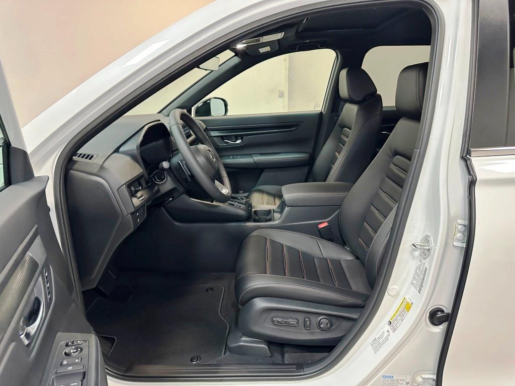new 2025 Honda CR-V Hybrid car, priced at $38,000