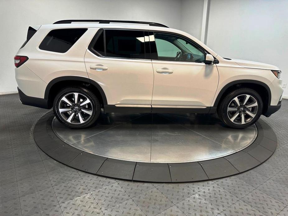 new 2025 Honda Pilot car, priced at $54,930