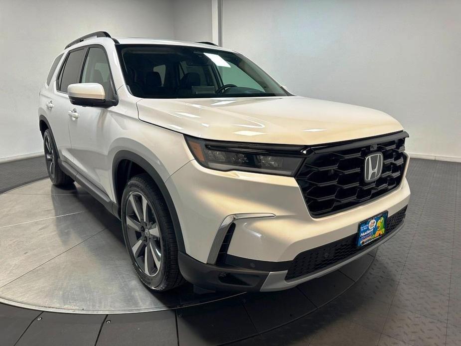 new 2025 Honda Pilot car, priced at $54,930