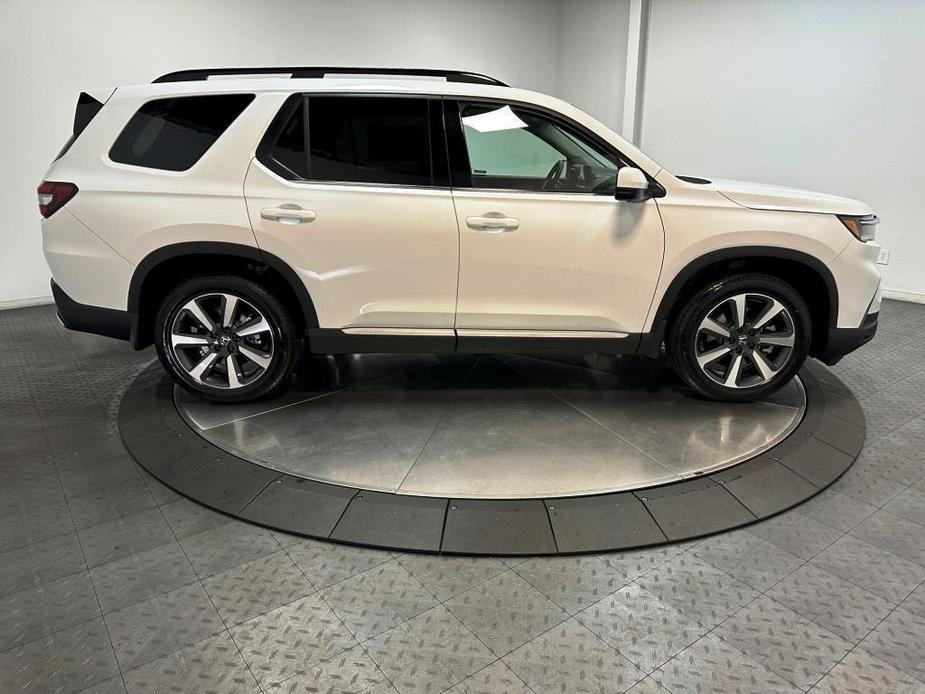 new 2025 Honda Pilot car, priced at $55,920