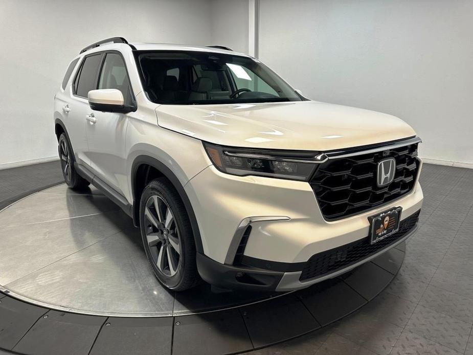 new 2025 Honda Pilot car, priced at $55,920