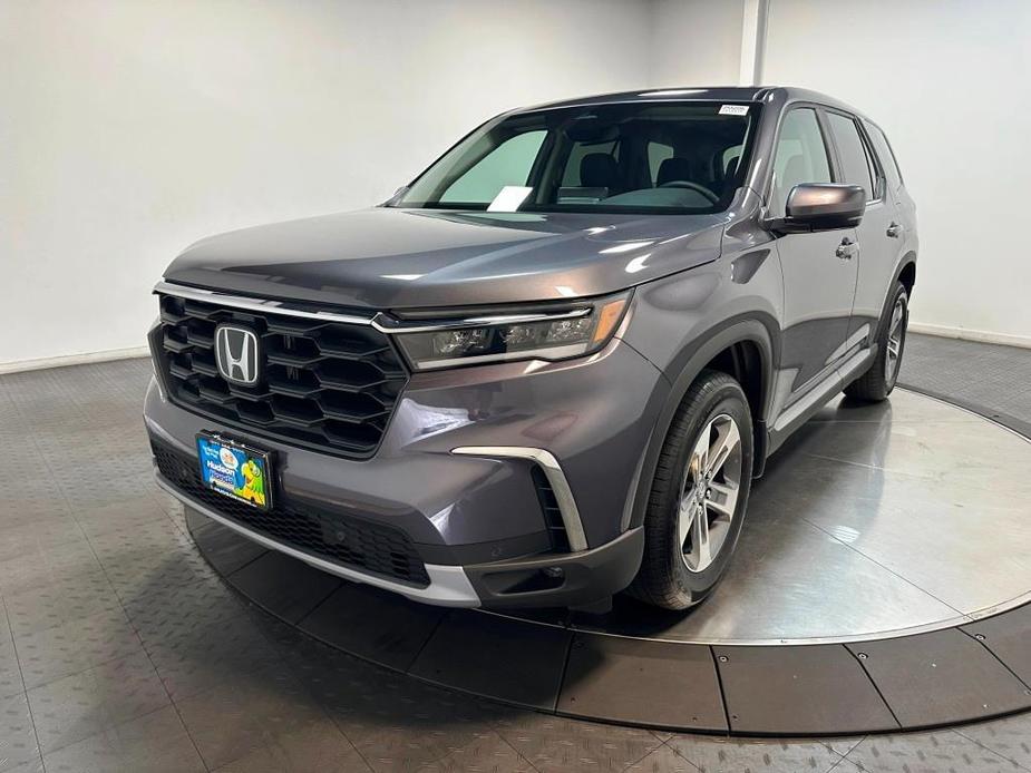 new 2025 Honda Pilot car, priced at $46,995