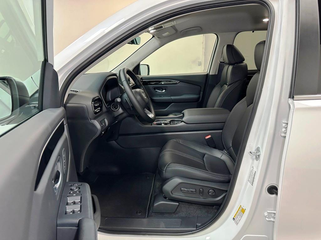 new 2025 Honda Pilot car, priced at $46,505