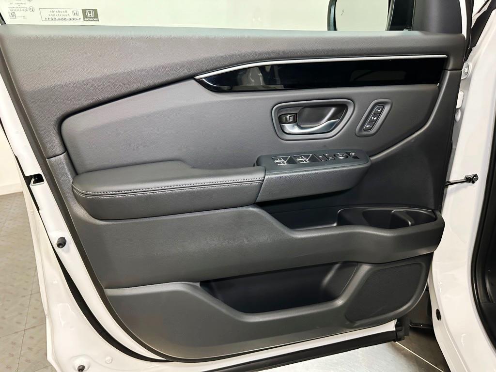 new 2025 Honda Pilot car, priced at $46,505
