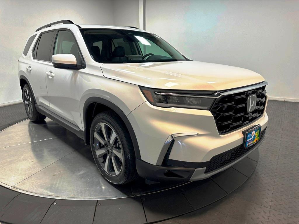 new 2025 Honda Pilot car, priced at $48,300